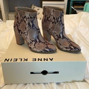NEW Anne Klein Ankle Boots